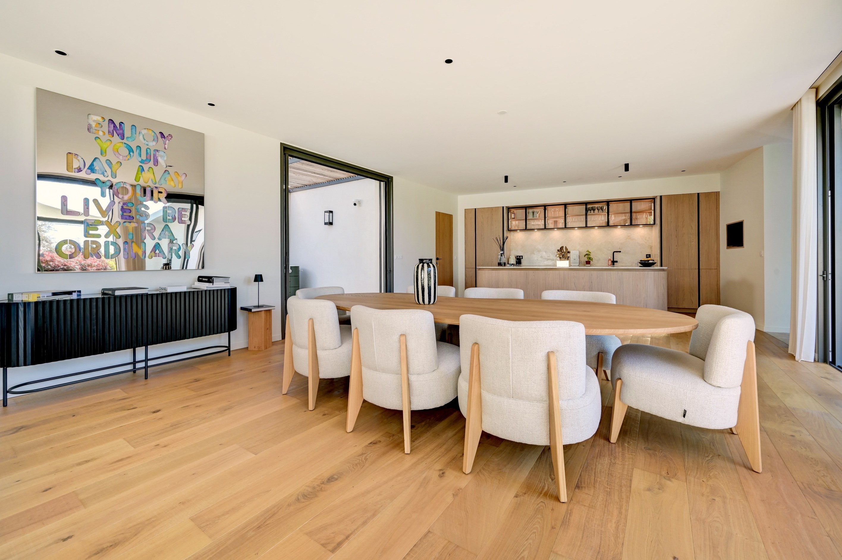  Exceptional Contemporary Turnkey - 物件實景
