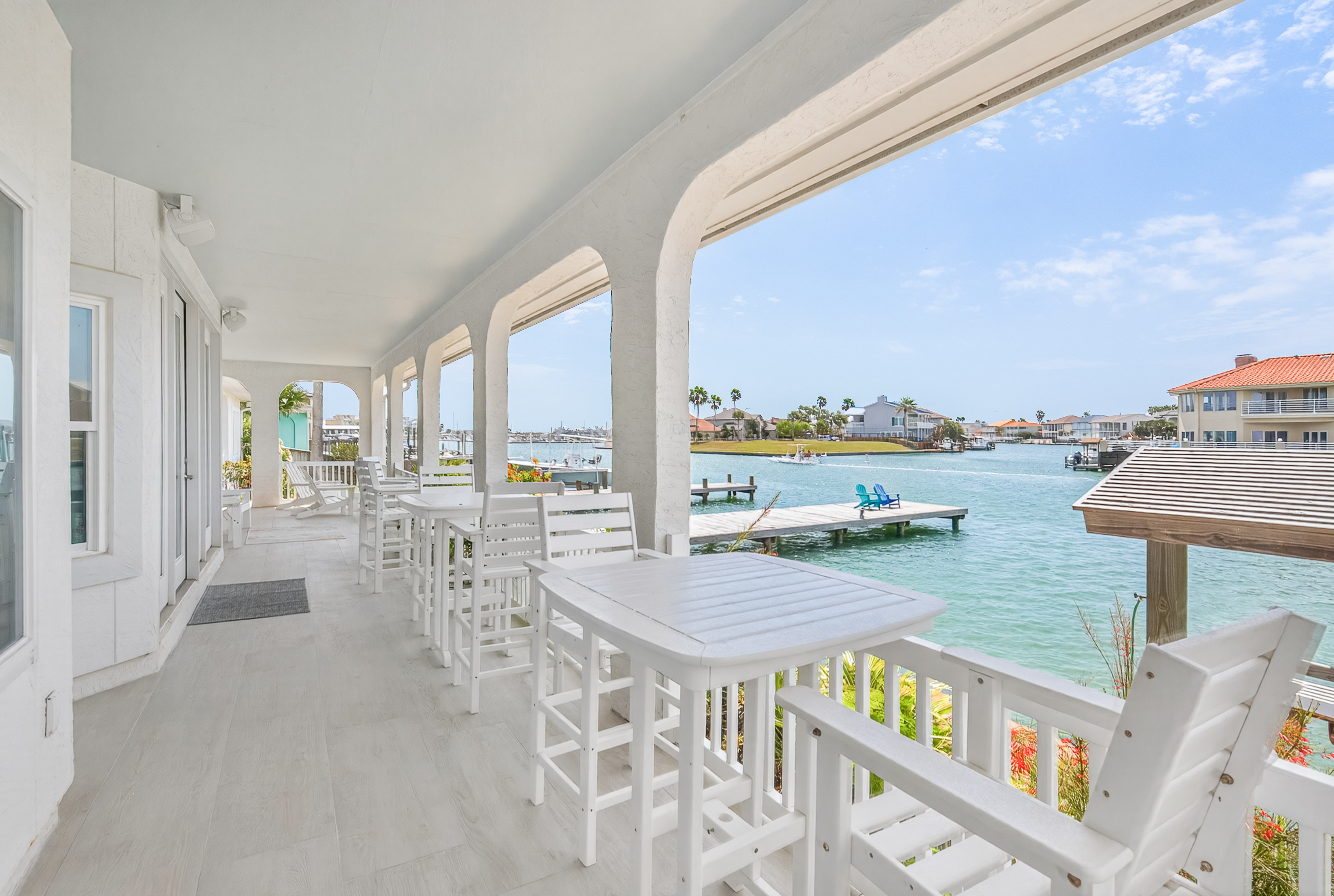  Canal-Front Estate in Island Moorings - 物件實景