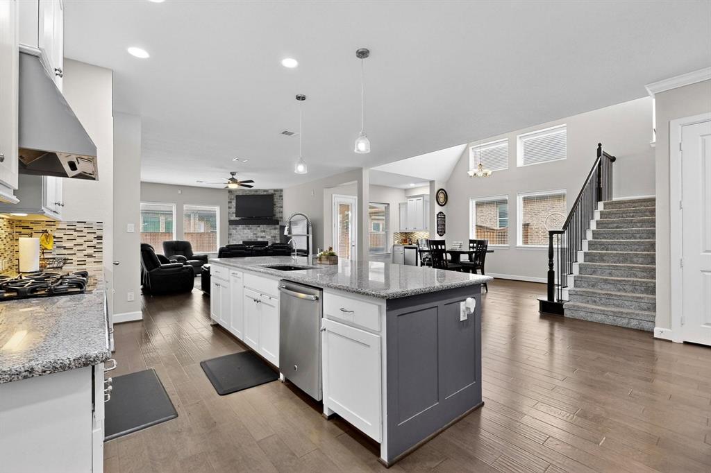 Mansfield, Texas, 76063, United States, 4 Bedrooms Bedrooms, ,3 BathroomsBathrooms,Residential,For Sale,1984510