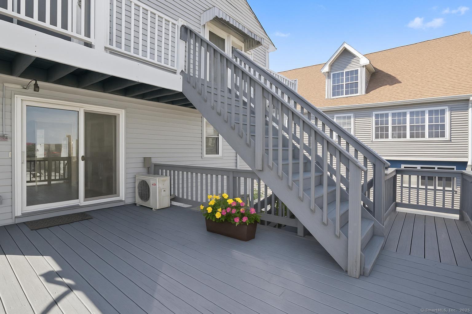 Stratford, Connecticut, 06615, United States, 3 Bedrooms Bedrooms, ,2 BathroomsBathrooms,Residential,For Sale,1940586
