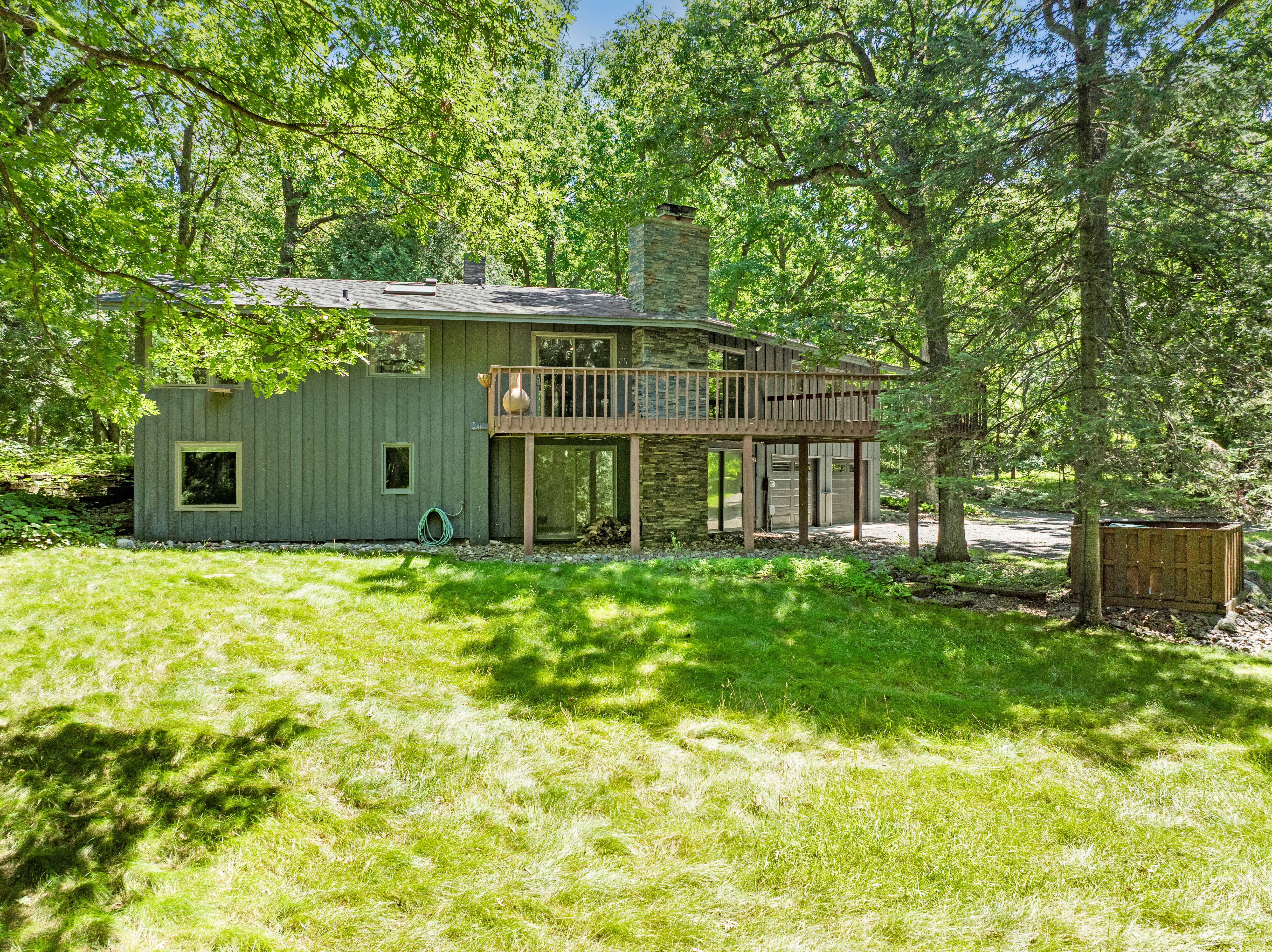  Secluded Wooded Retreat with Beautifully Updated Interiors - 物件實景