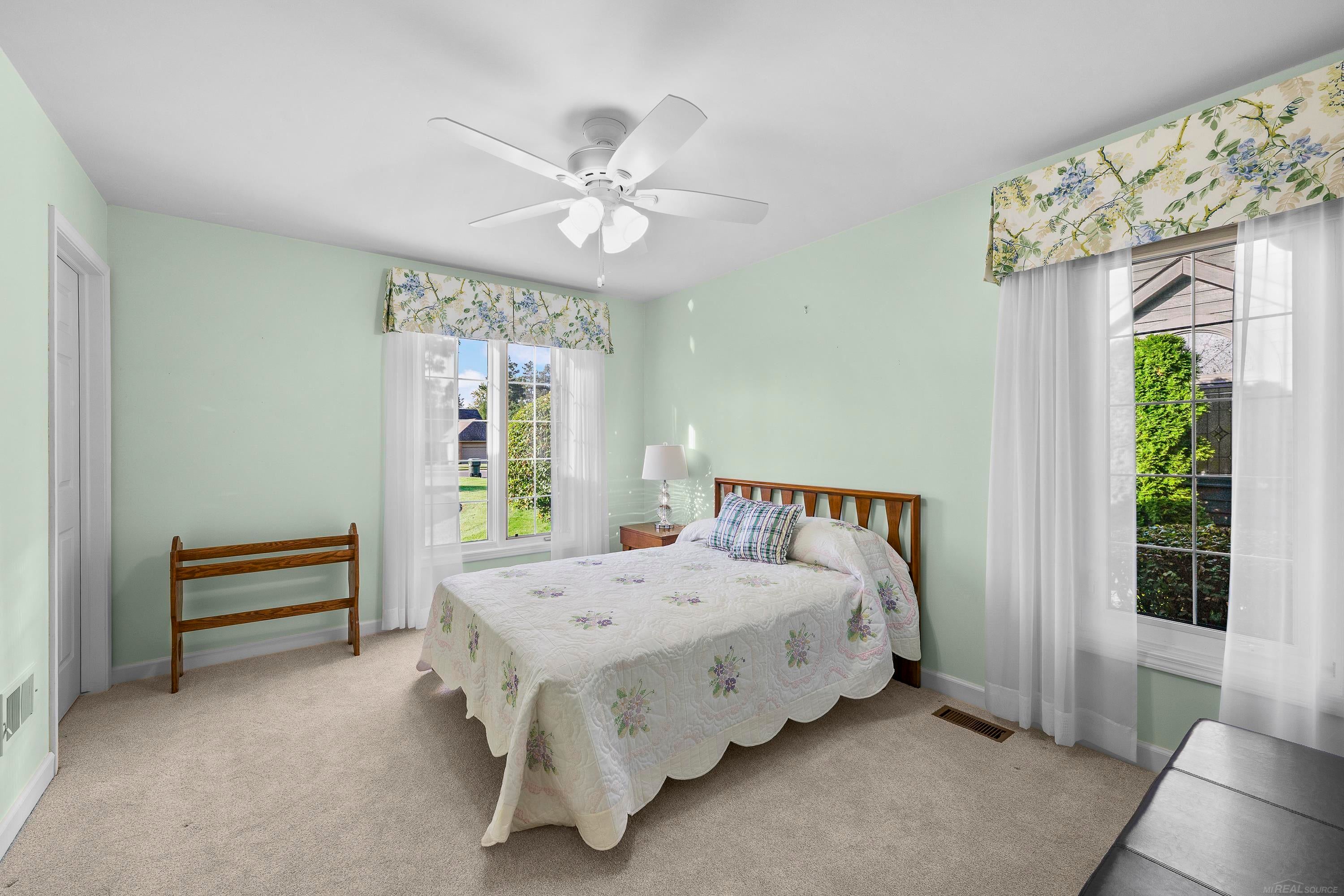 Rochester Hills, Michigan, 48307, United States, 2 Bedrooms Bedrooms, ,4 BathroomsBathrooms,Residential,For Sale,1979749