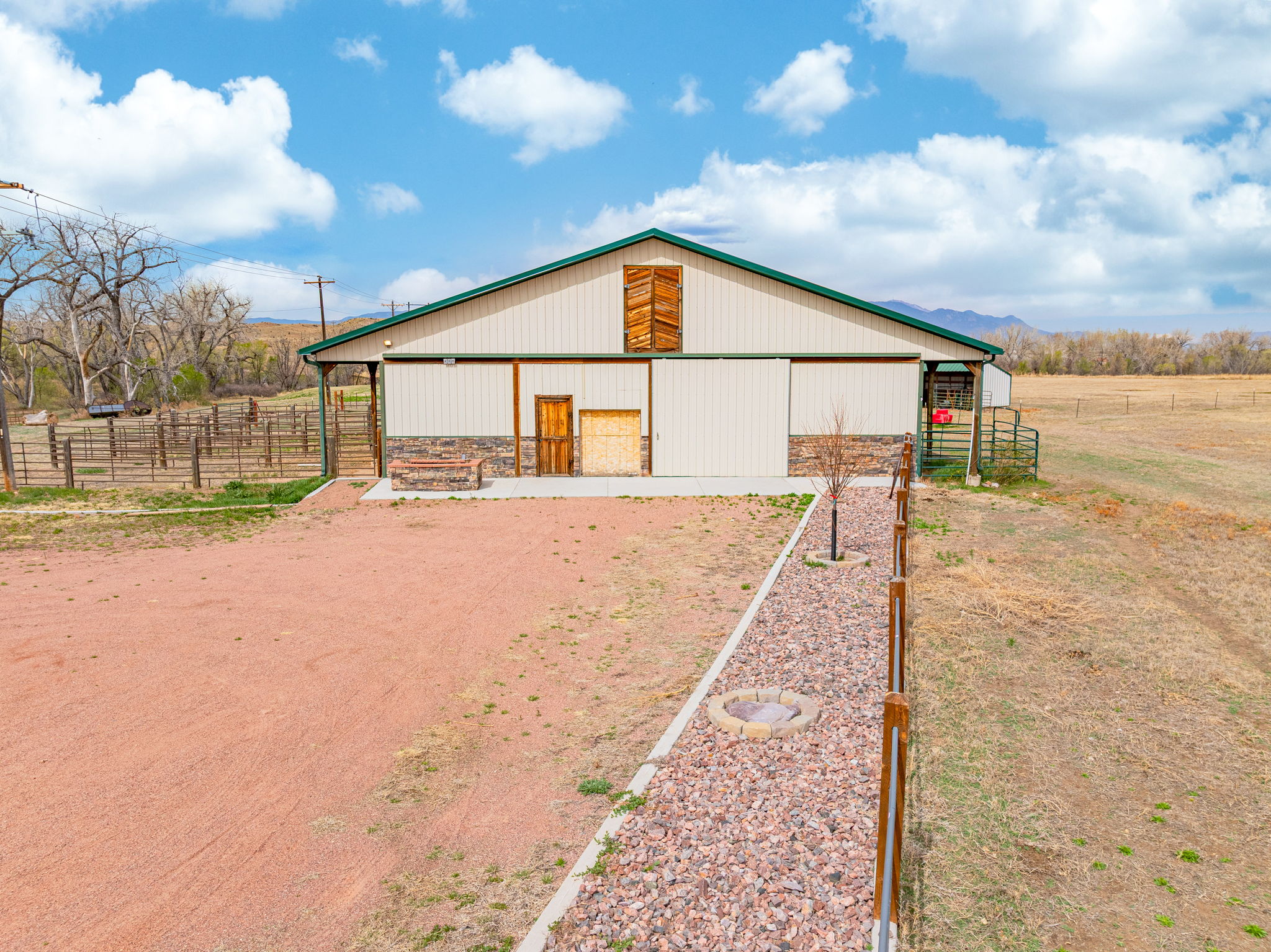  Rare creek side opportunity on 80 close-in acres - 物件實景