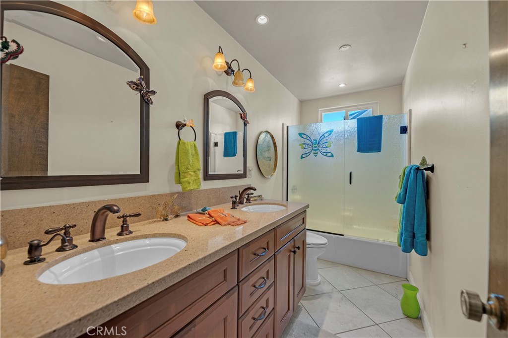 CANYON LAKE, California, 92587, United States, 4 Bedrooms Bedrooms, ,3 BathroomsBathrooms,Residential,For Sale,1805352