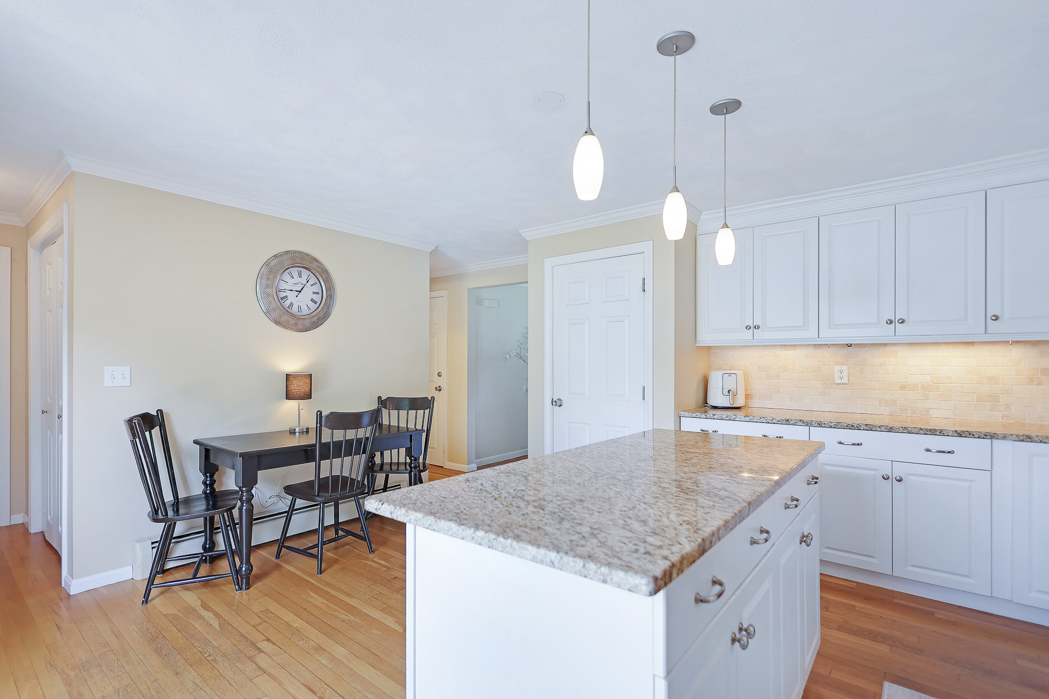 North Andover, Massachusetts, 01845, United States, 2 Bedrooms Bedrooms, ,2 BathroomsBathrooms,Residential,For Sale,2048413