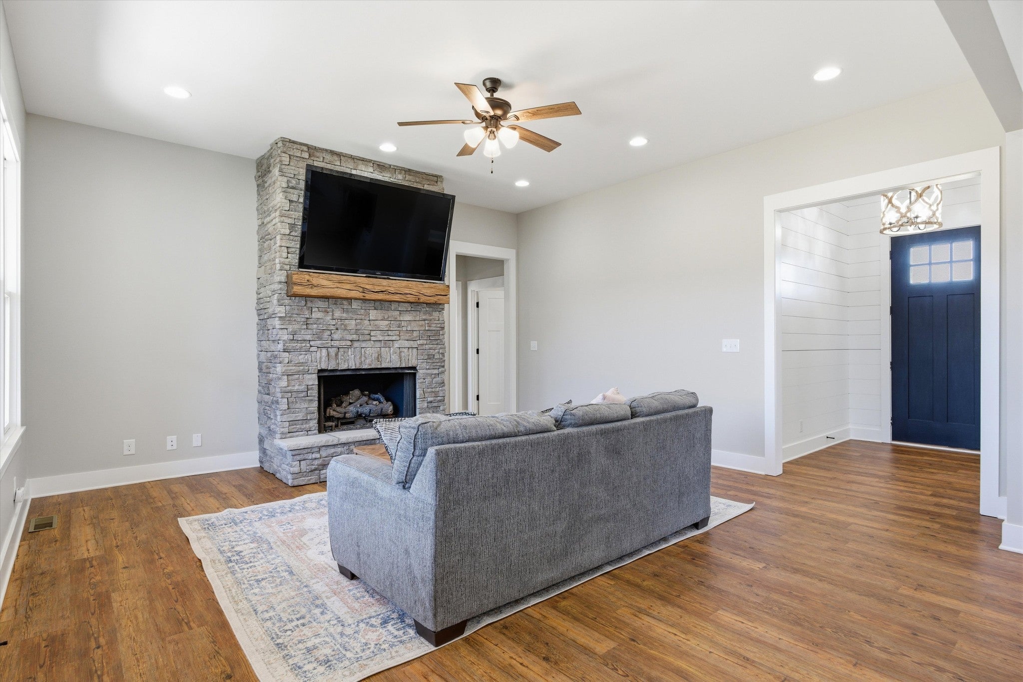 McMinnville, Tennessee, 37110, United States, 3 Bedrooms Bedrooms, ,2 BathroomsBathrooms,Residential,For Sale,2006562