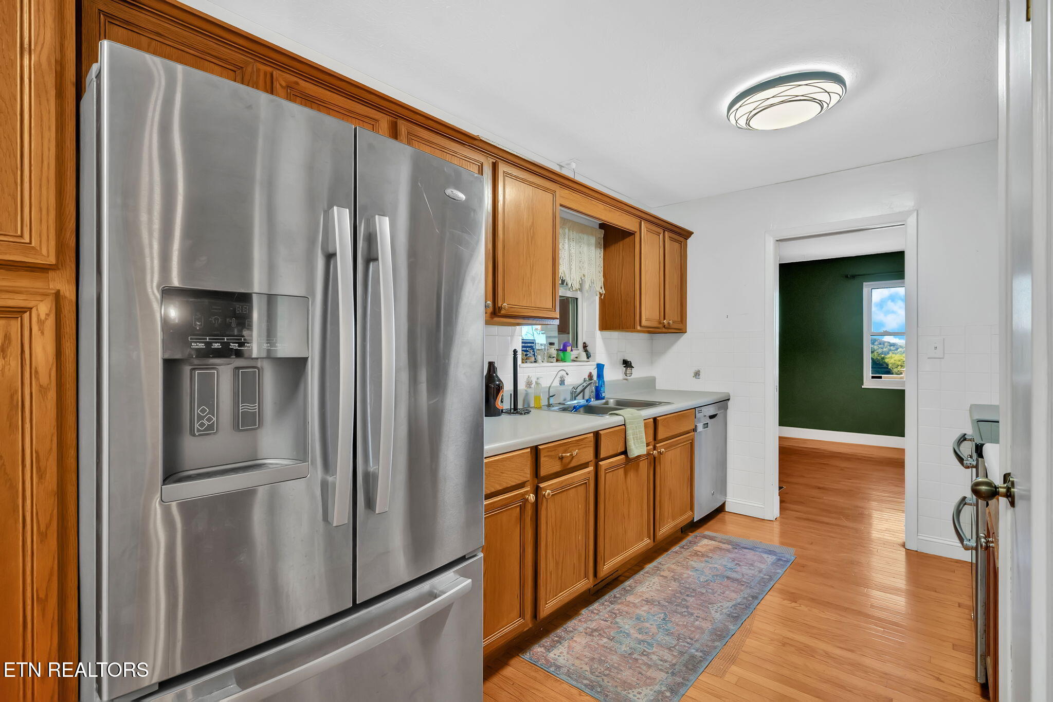 Kingston, Tennessee, 37763, United States, 3 Bedrooms Bedrooms, ,4 BathroomsBathrooms,Residential,For Sale,1964876