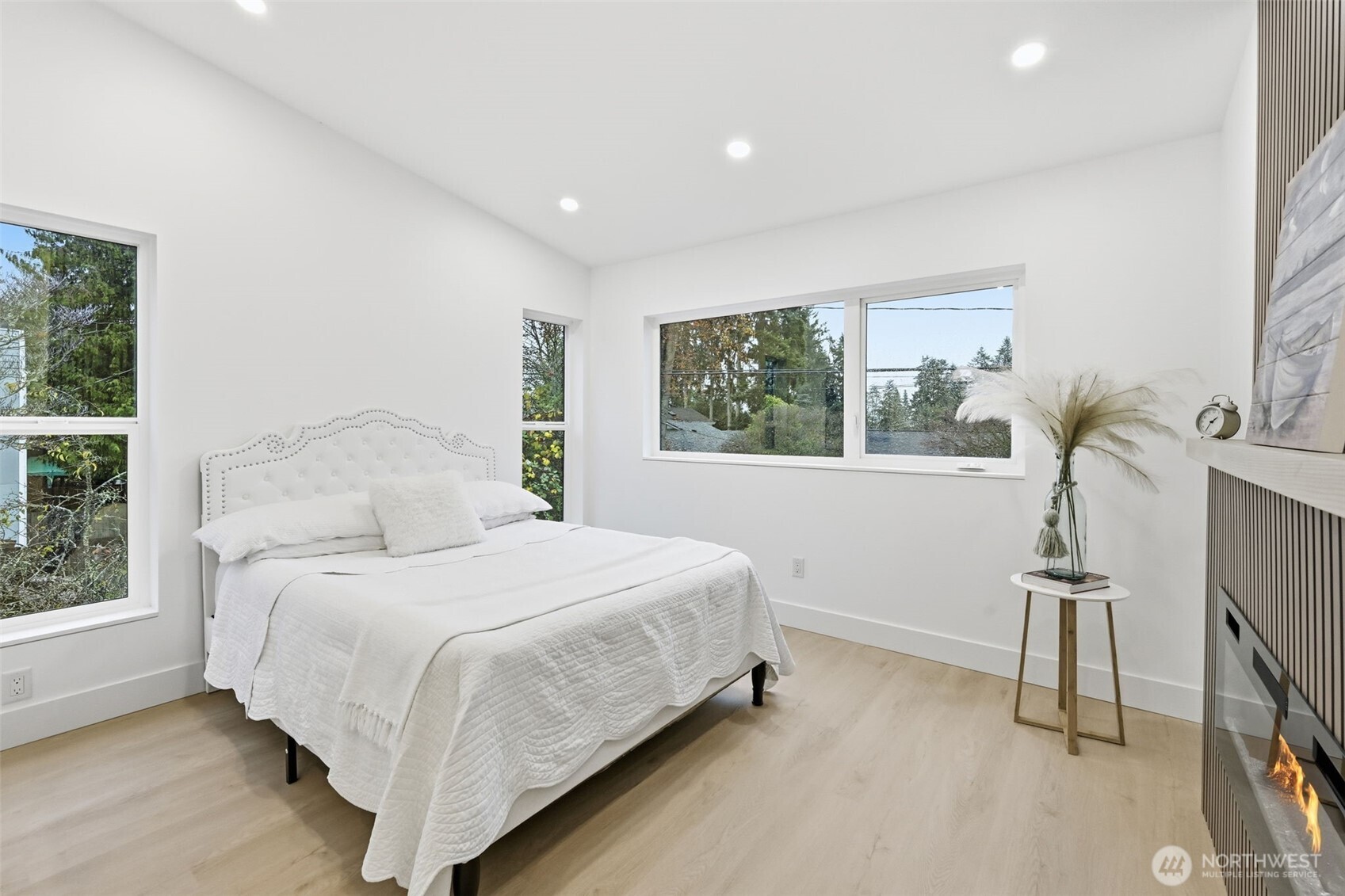 Seattle, Washington, 98133, United States, 3 Bedrooms Bedrooms, ,2 BathroomsBathrooms,Residential,For Sale,1992896