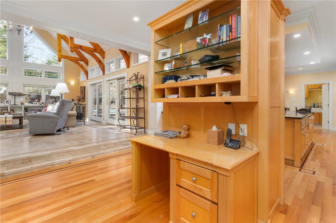 East Greenwich, Rhode Island, 02818, United States, 5 Bedrooms Bedrooms, ,7 BathroomsBathrooms,Residential,For Sale,1940425