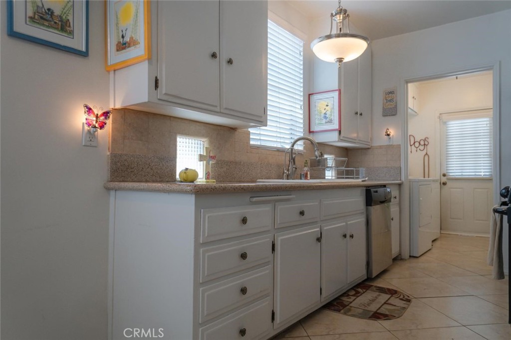 Los Angeles, California, 90008, United States, 3 Bedrooms Bedrooms, ,3 BathroomsBathrooms,Residential,For Sale,2011148