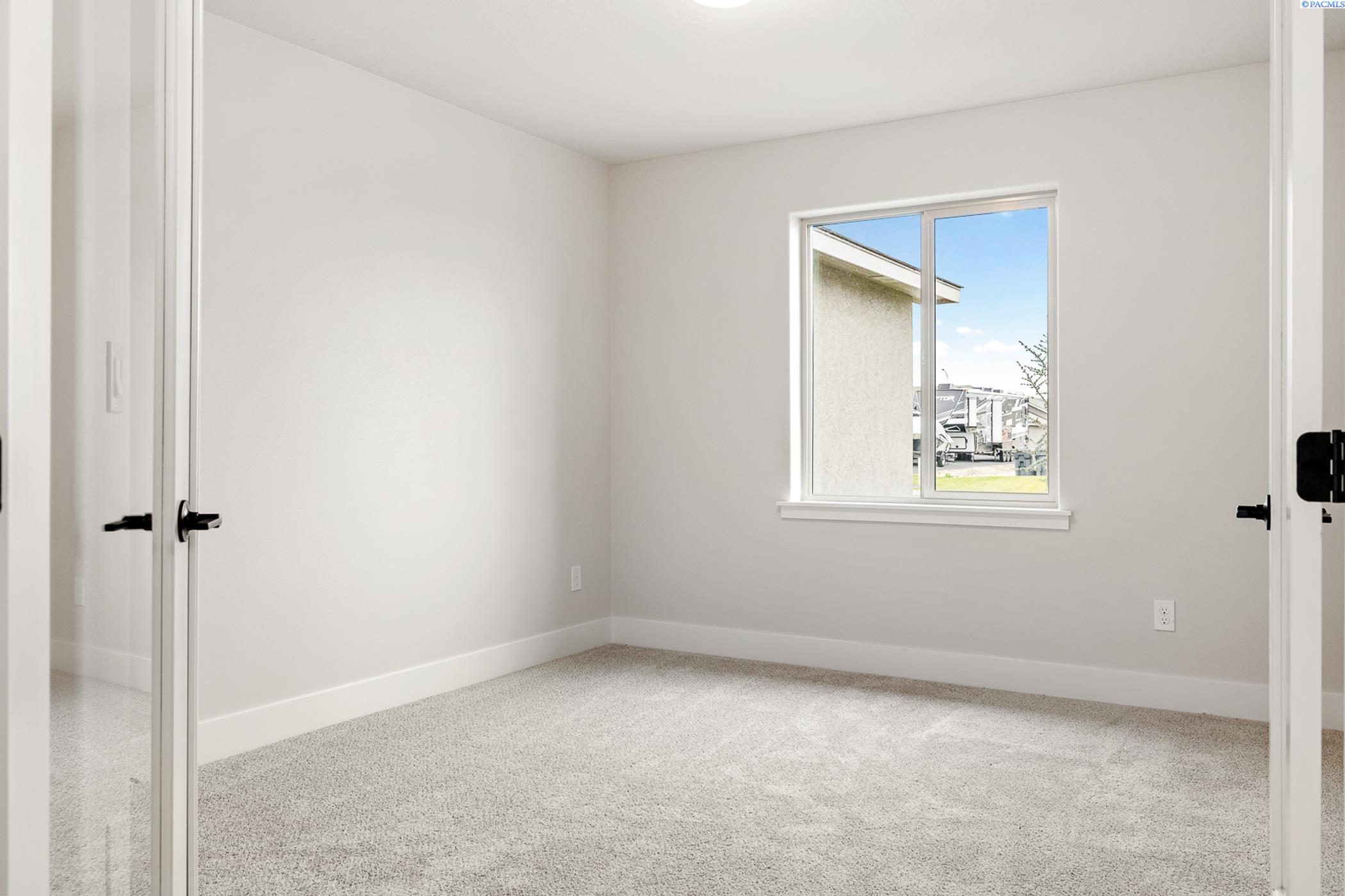 Pasco, Washington, 99301, United States, 4 Bedrooms Bedrooms, ,1 BathroomBathrooms,Residential,For Sale,1874983