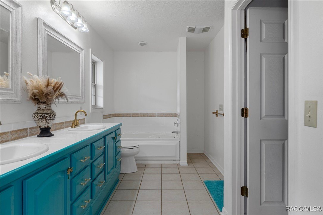 Crystal River, Florida, 34428, United States, 3 Bedrooms Bedrooms, ,3 BathroomsBathrooms,Residential,For Sale,1977079