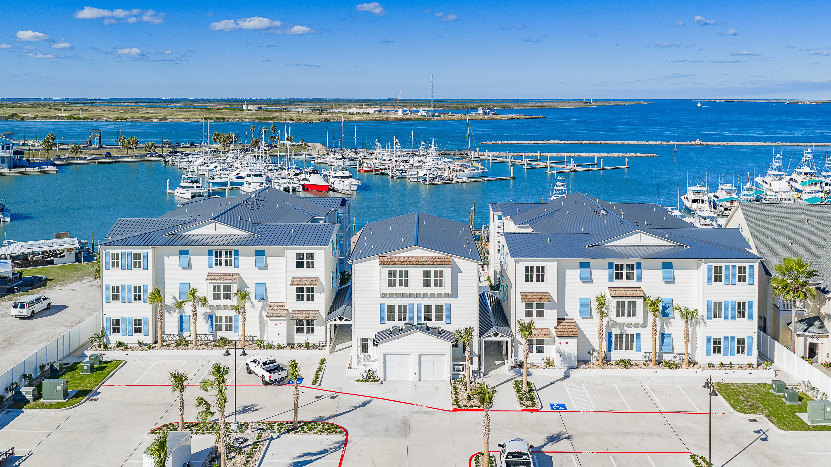  Coastal Luxury with Unmatched Water Views - 物件實景