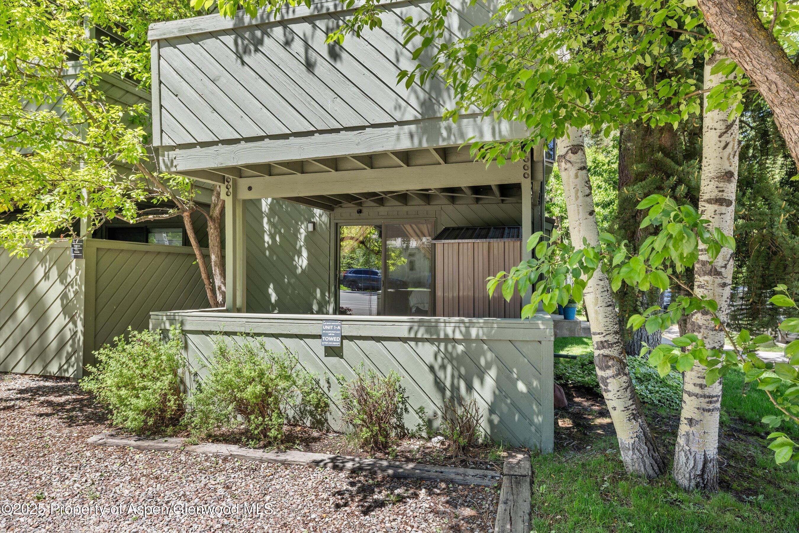 Aspen, Colorado, 81611, United States, 2 Bedrooms Bedrooms, ,2 BathroomsBathrooms,Residential,For Sale,1867403