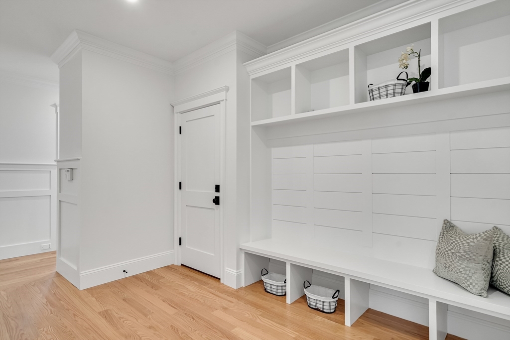 Lexington, Massachusetts, 02420, United States, 5 Bedrooms Bedrooms, ,6 BathroomsBathrooms,Residential,For Sale,1995859