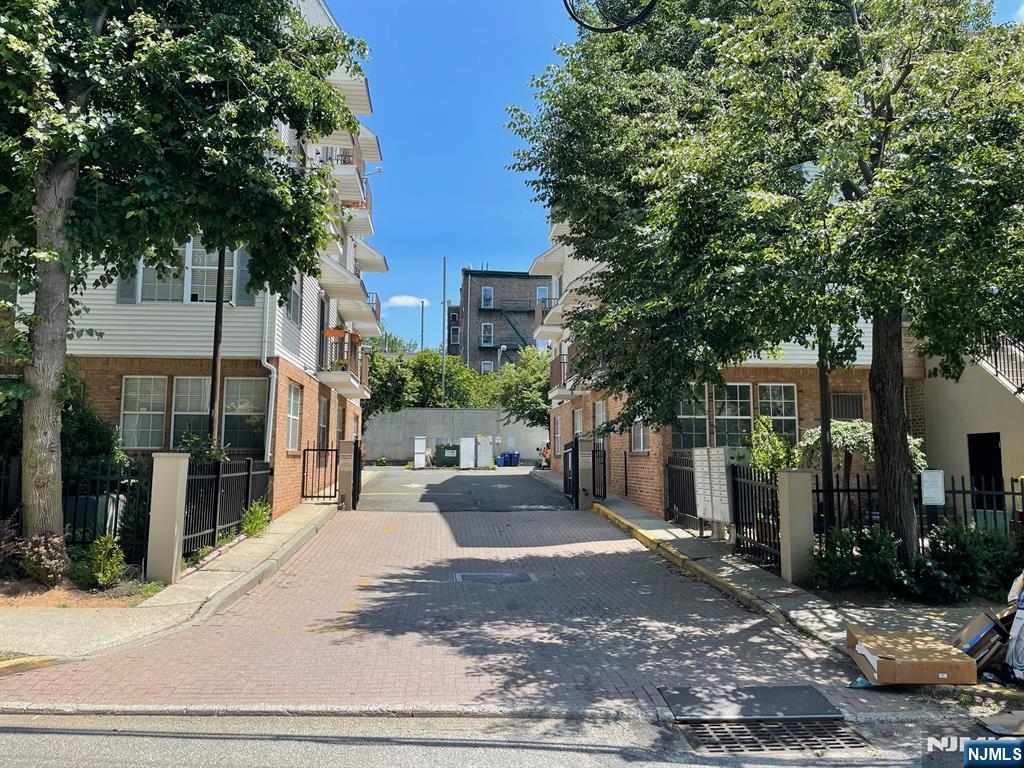 Newark, New Jersey, 07105, United States, 2 Bedrooms Bedrooms, ,3 BathroomsBathrooms,Residential,For Sale,1908619