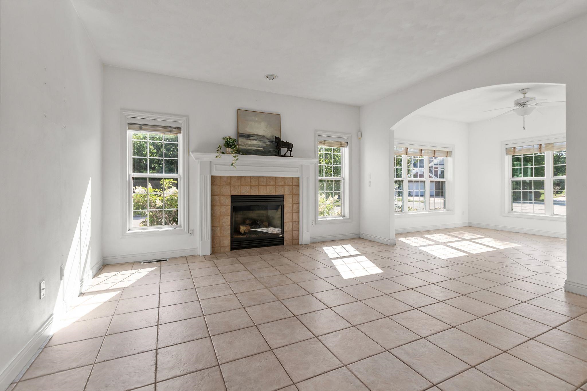 NEENAH, Wisconsin, 54956, United States, 4 Bedrooms Bedrooms, ,4 BathroomsBathrooms,Residential,For Sale,1955274