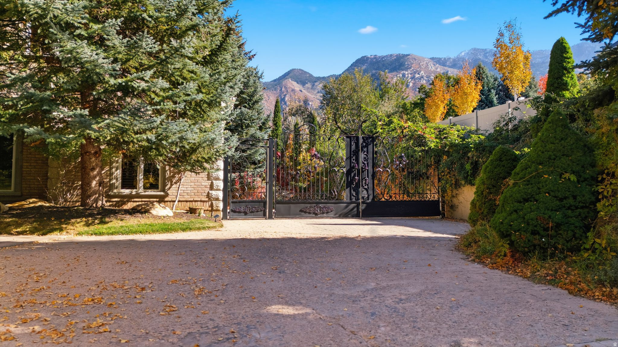 Sandy, Utah, 84092, United States, 6 Bedrooms Bedrooms, ,7 BathroomsBathrooms,Residential,For Sale,1988296