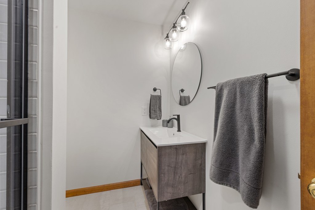 Hayesville, North Carolina, 28904, United States, 4 Bedrooms Bedrooms, ,3 BathroomsBathrooms,Residential,For Sale,1983096