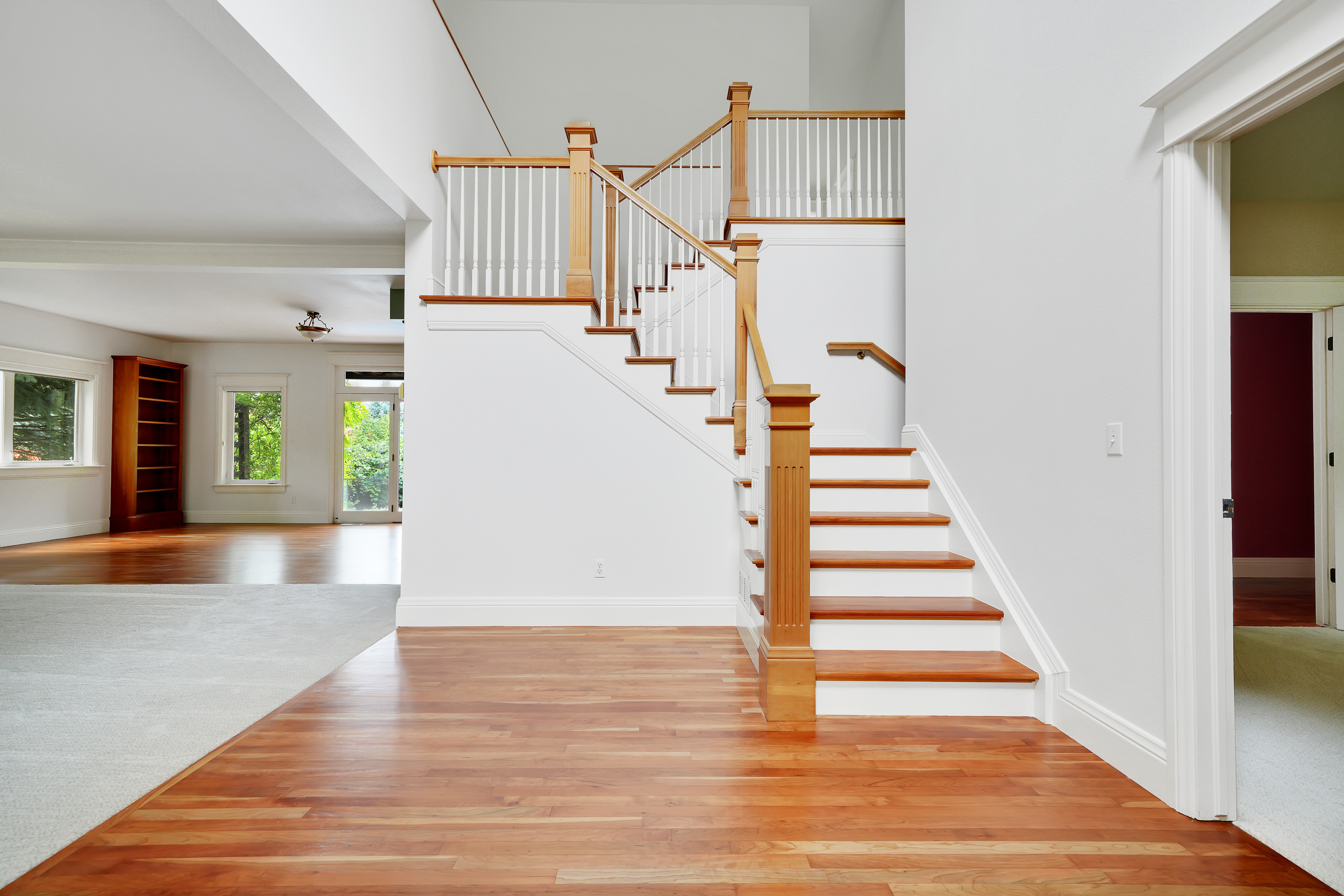  Custom Home with Vaulted Ceilings, Sauna and Wine Storage - 物件實景