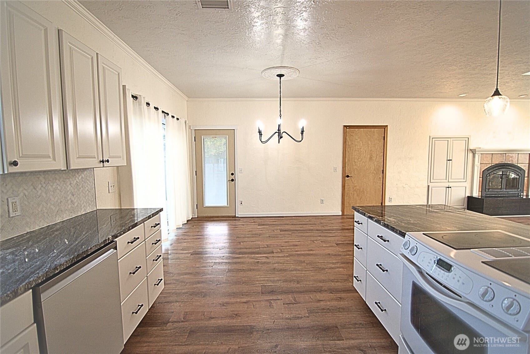 Chehalis, Washington, 98532, United States, 2 Bedrooms Bedrooms, ,1 BathroomBathrooms,Residential,For Sale,1989127