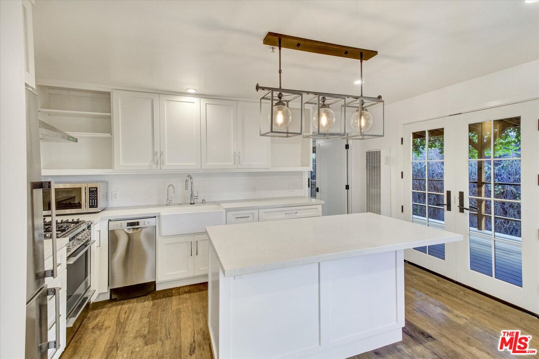 Venice, California, 90291, United States, 7 Bedrooms Bedrooms, ,Residential,For Sale,1700344