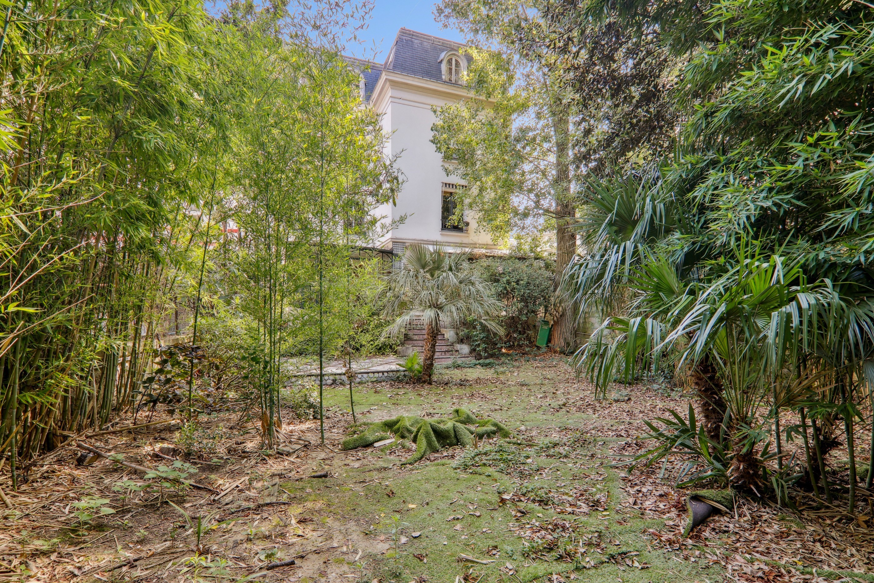  Rare townhouse to be fully renovated, with private garden view on the Eiffel To… - 物件實景