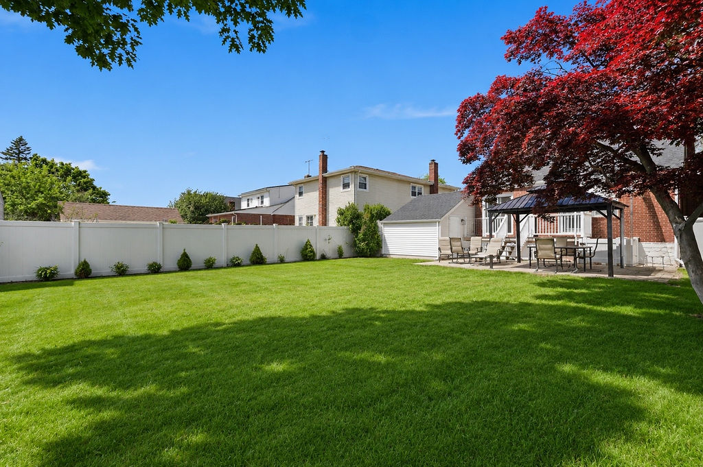 East Rockaway, New York, 11518, United States, 4 Bedrooms Bedrooms, ,2 BathroomsBathrooms,Residential,For Sale,2048552