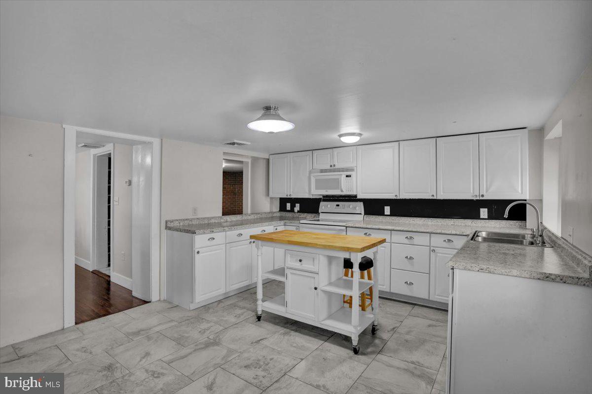 Mohrsville, Pennsylvania, 19541, United States, 4 Bedrooms Bedrooms, ,2 BathroomsBathrooms,Residential,For Sale,1827431