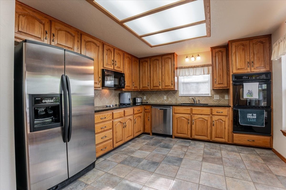 Possum Kingdom Lake, Texas, 76450, United States, 4 Bedrooms Bedrooms, ,3 BathroomsBathrooms,Residential,For Sale,2033538