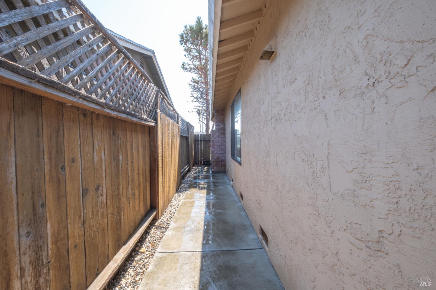 Vallejo, California, 94589, United States, 4 Bedrooms Bedrooms, ,2 BathroomsBathrooms,Residential,For Sale,1948983