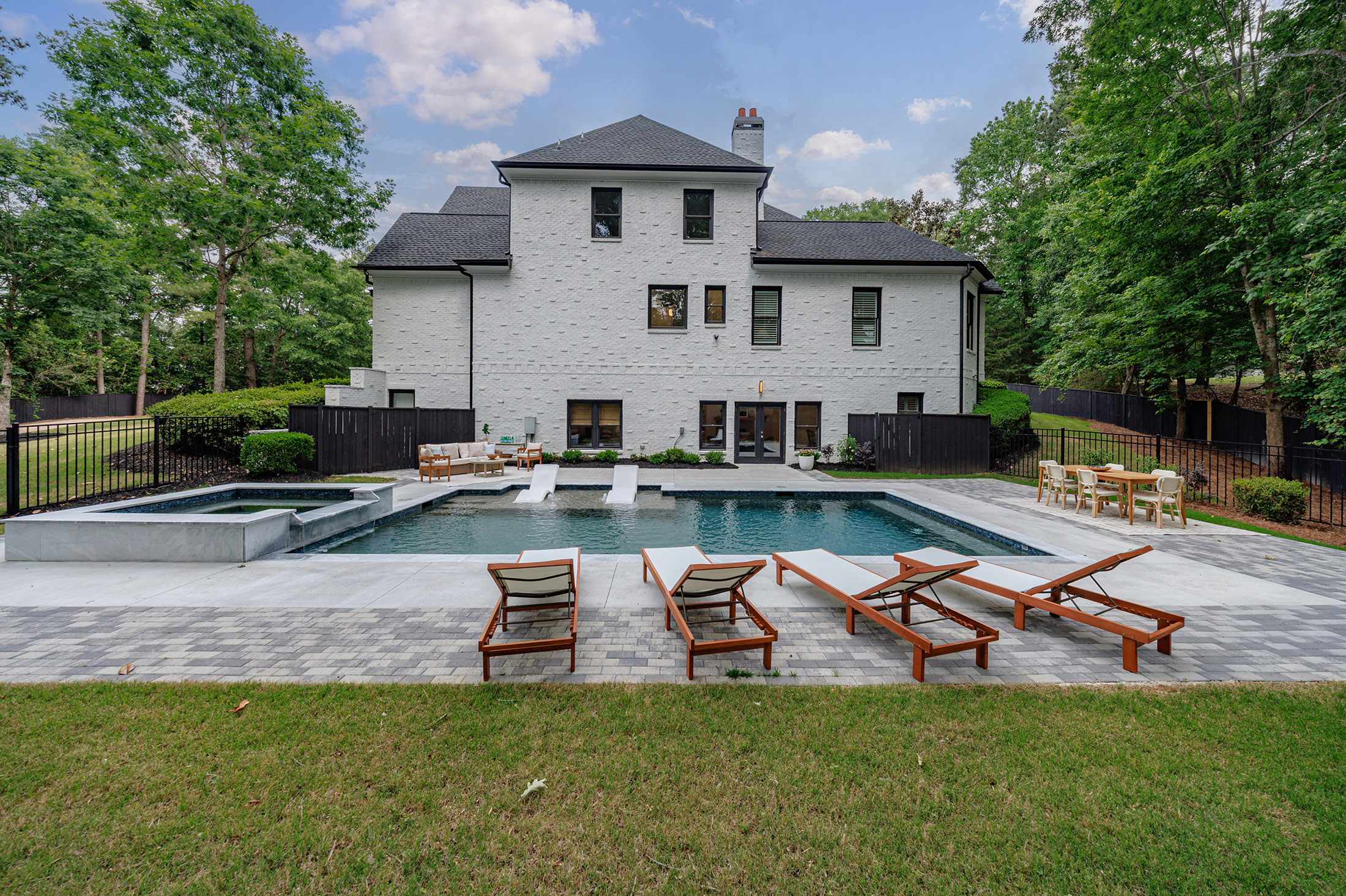  Exceptional Estate Combines Modern Luxury and Timeless Elegance - 物件實景