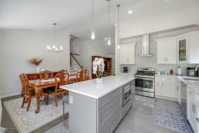 Springfield Twp., New Jersey, 07081, United States, 4 Bedrooms Bedrooms, ,3 BathroomsBathrooms,Residential,For Sale,1938892