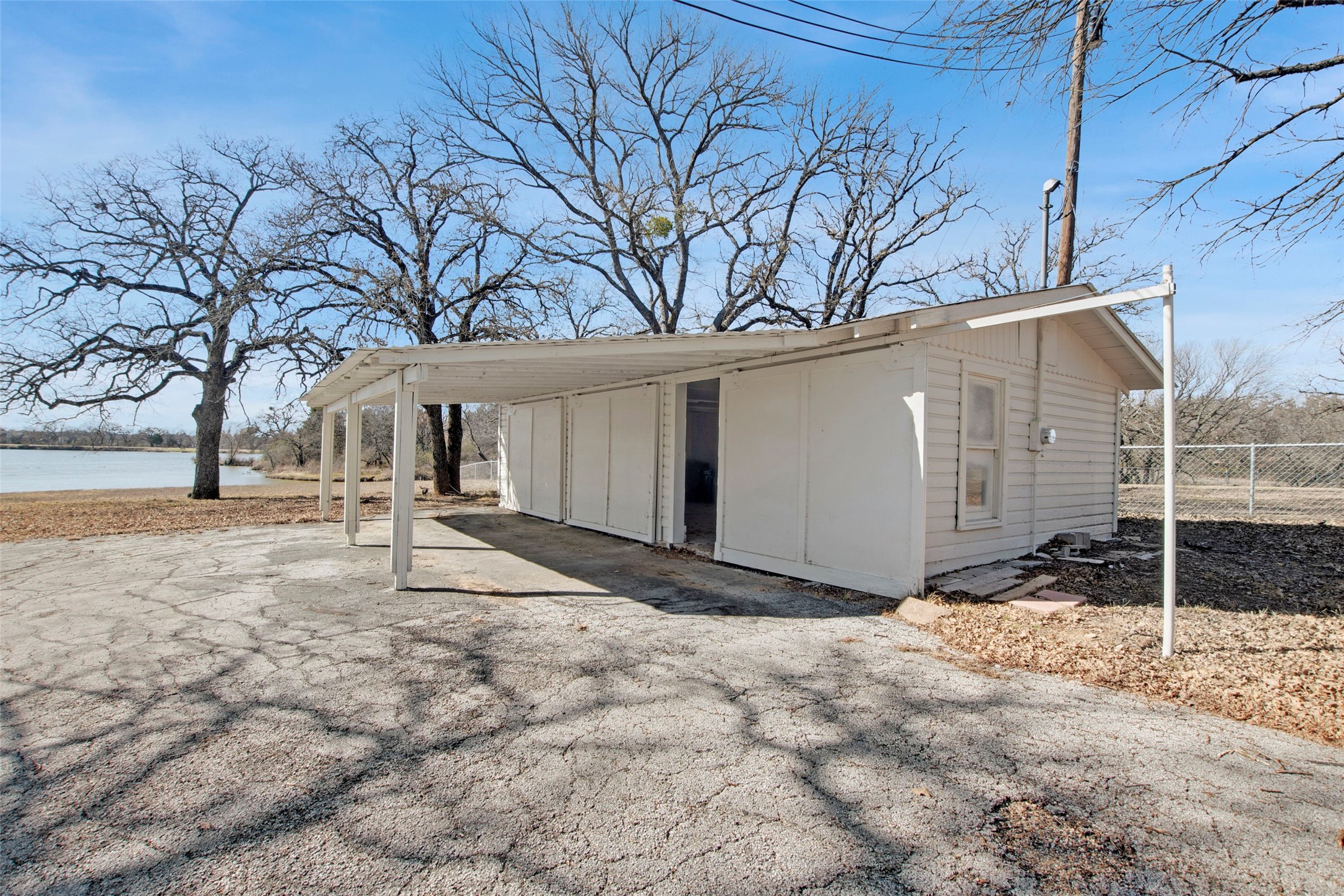 Dalworthington Gardens, Texas, 76016, United States, 3 Bedrooms Bedrooms, ,3 BathroomsBathrooms,Residential,For Sale,1722387