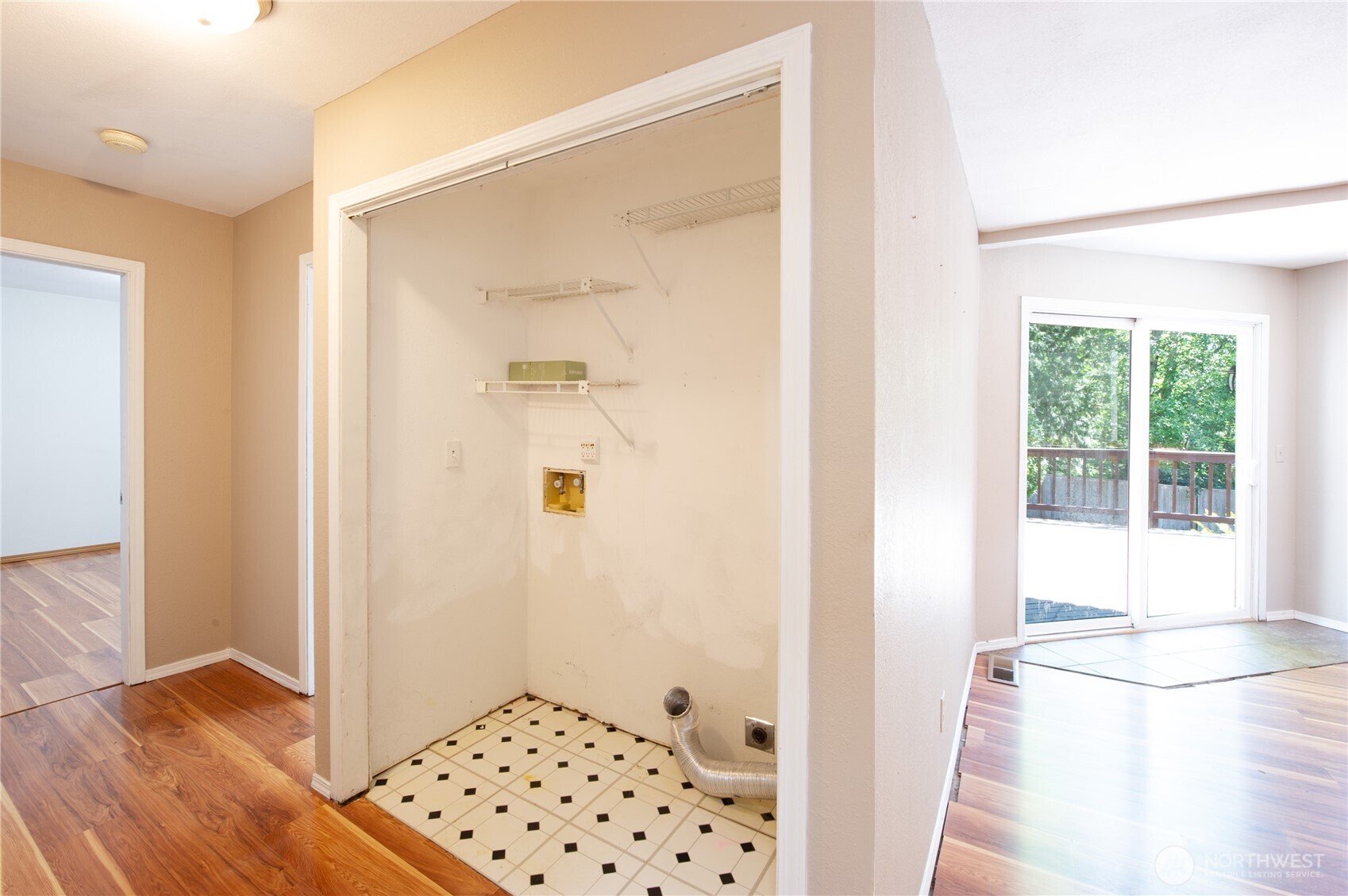 Everett, Washington, 98208, United States, 4 Bedrooms Bedrooms, ,3 BathroomsBathrooms,Residential,For Sale,1920302
