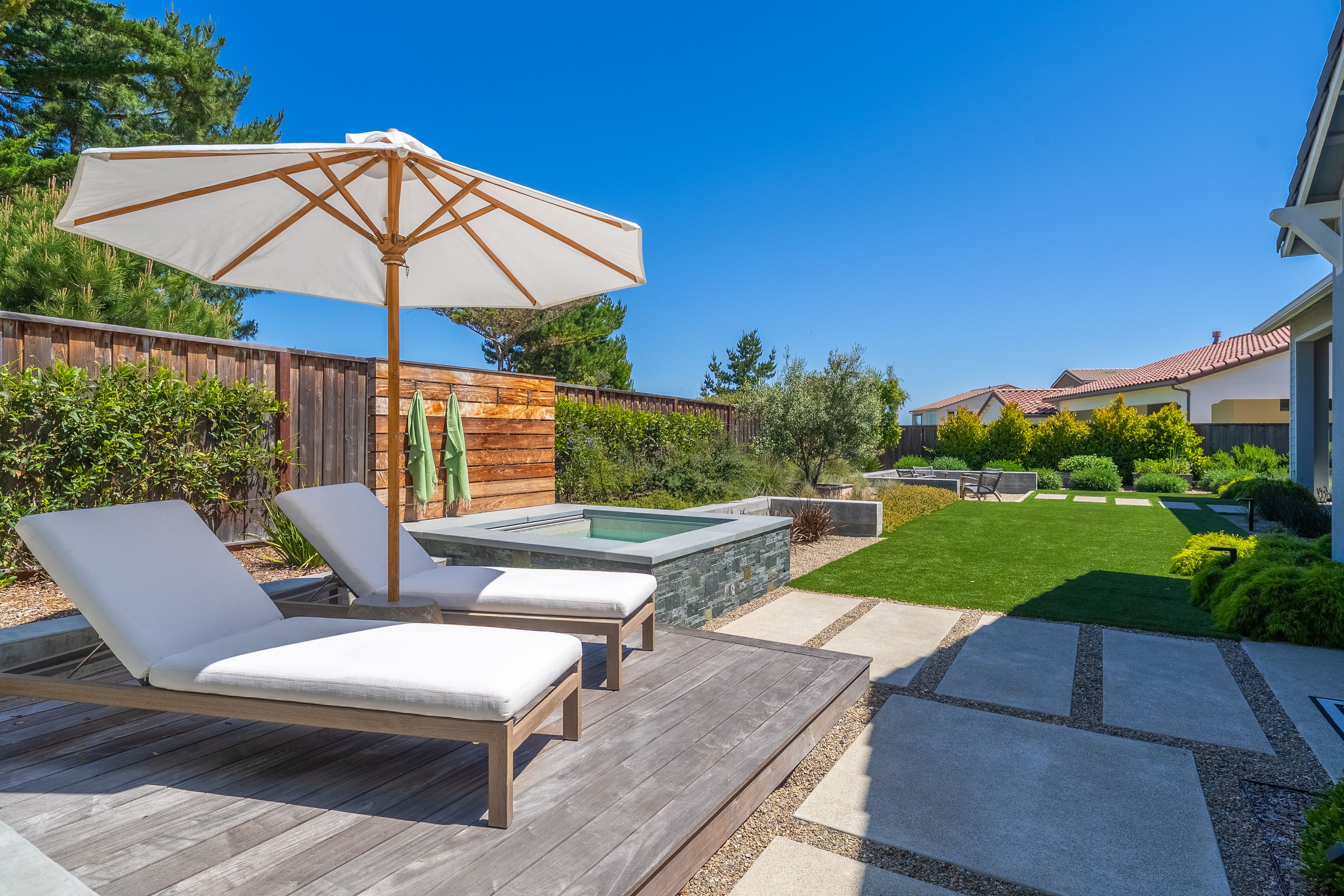  3007 Bluffs Drive - 物件實景