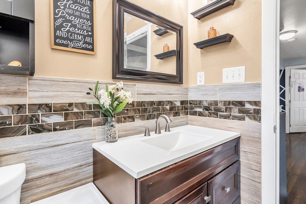 East Bridgewater, Massachusetts, 02333, United States, 3 Bedrooms Bedrooms, ,2 BathroomsBathrooms,Residential,For Sale,2009989