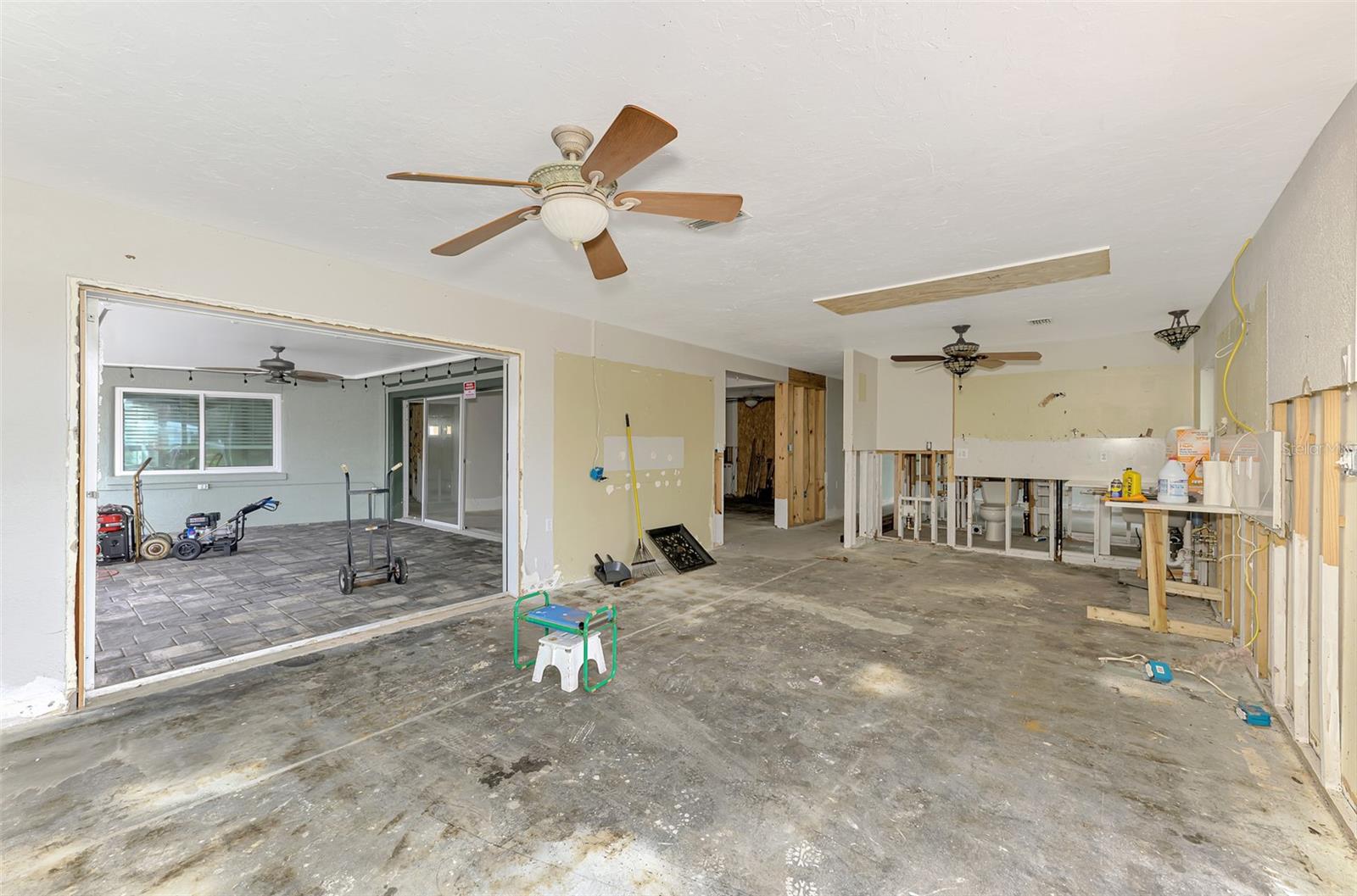ENGLEWOOD, Florida, 34223, United States, 2 Bedrooms Bedrooms, ,3 BathroomsBathrooms,Residential,For Sale,1990231