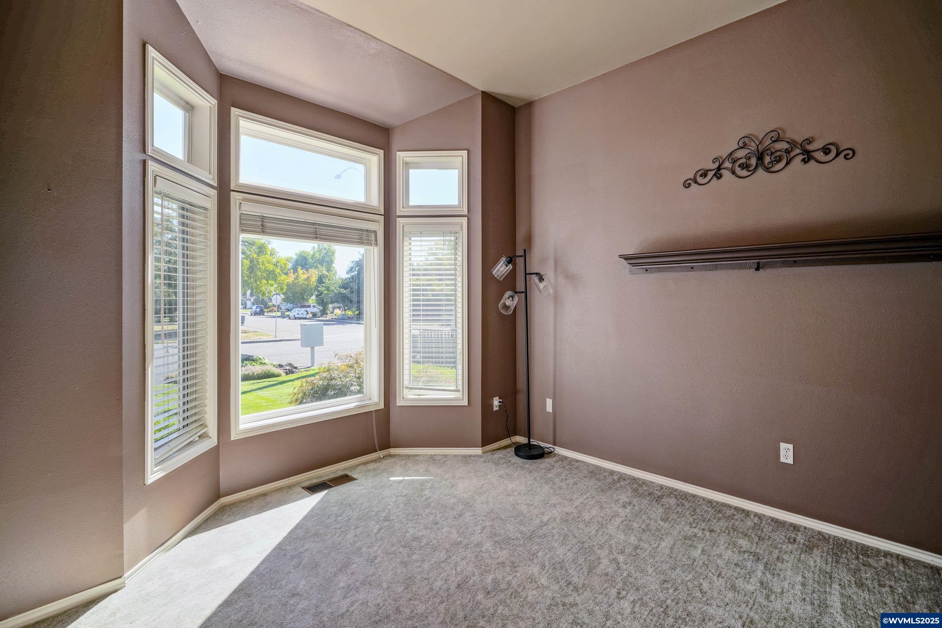 Mcminnville, Oregon, 97128, United States, 3 Bedrooms Bedrooms, ,3 BathroomsBathrooms,Residential,For Sale,1949725