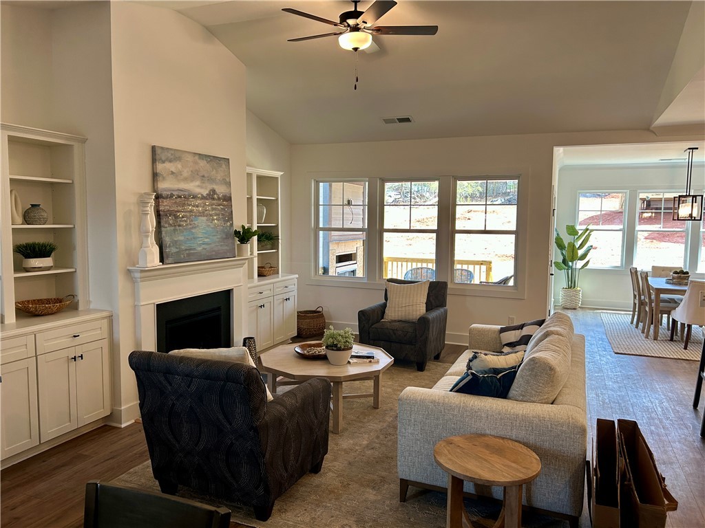Seneca, South Carolina, 29678, United States, 4 Bedrooms Bedrooms, ,3 BathroomsBathrooms,Residential,For Sale,1900904