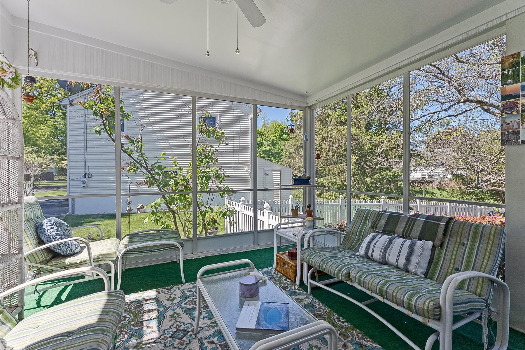  Easy One Floor Ranch Style Home with Vibrant and Perfectly Manicured Property - 物件實景