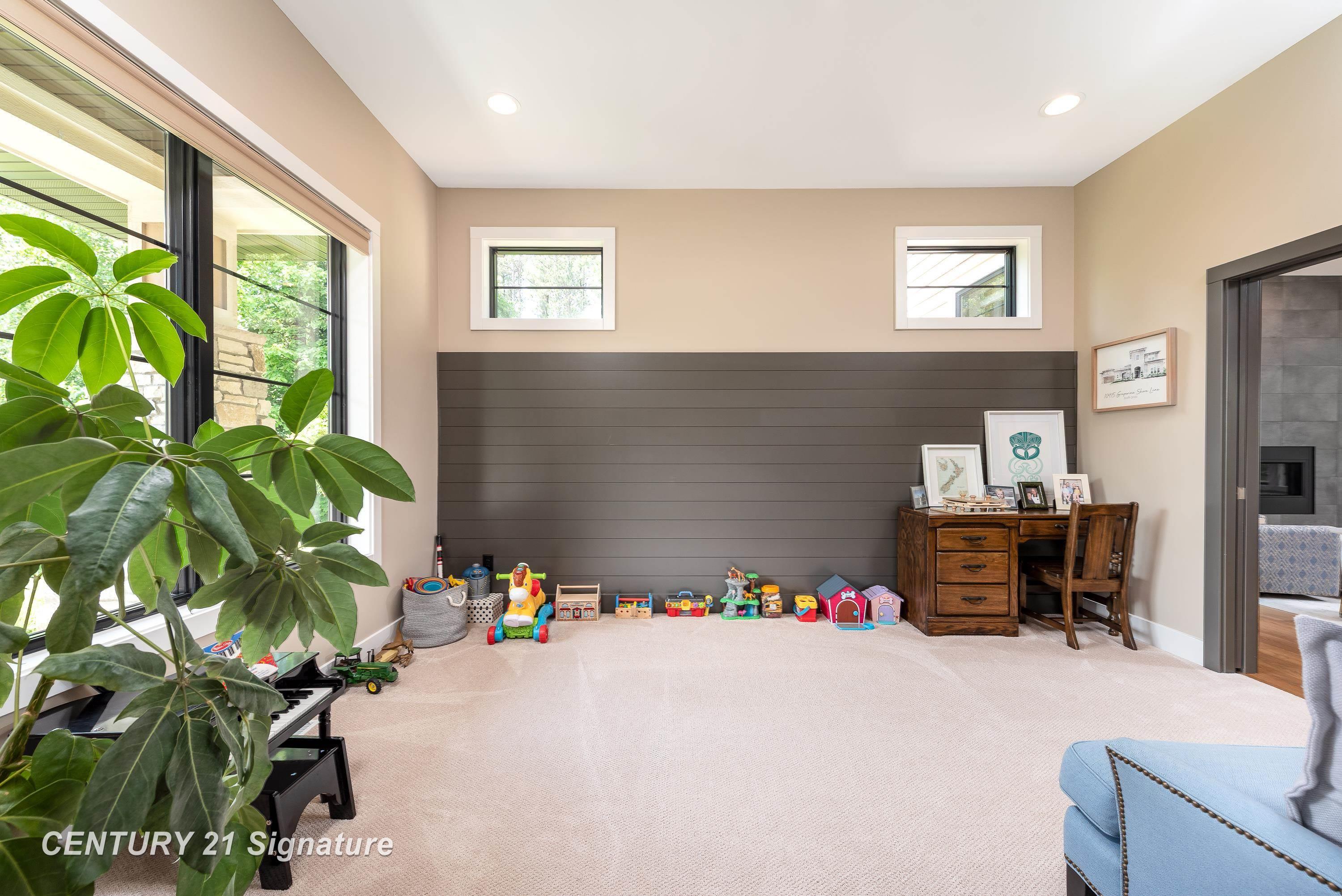 Midland, Michigan, 48642, United States, 4 Bedrooms Bedrooms, ,5 BathroomsBathrooms,Residential,For Sale,1975618