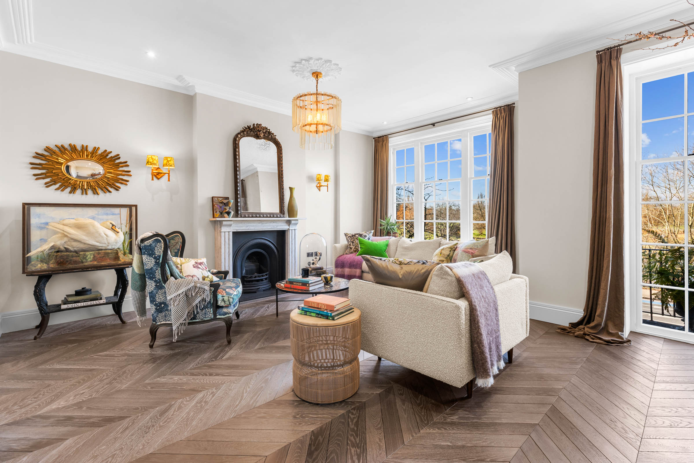 Beautiful turnkey townhouse overlooking Eagle Pond 