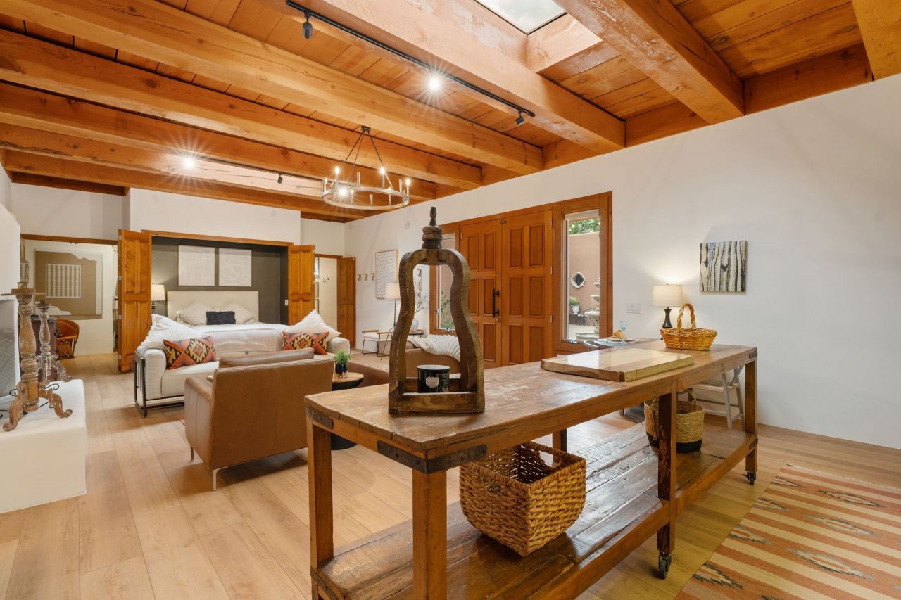Santa Fe, New Mexico, 87501, United States, ,1 BathroomBathrooms,Residential,For Sale,1926126