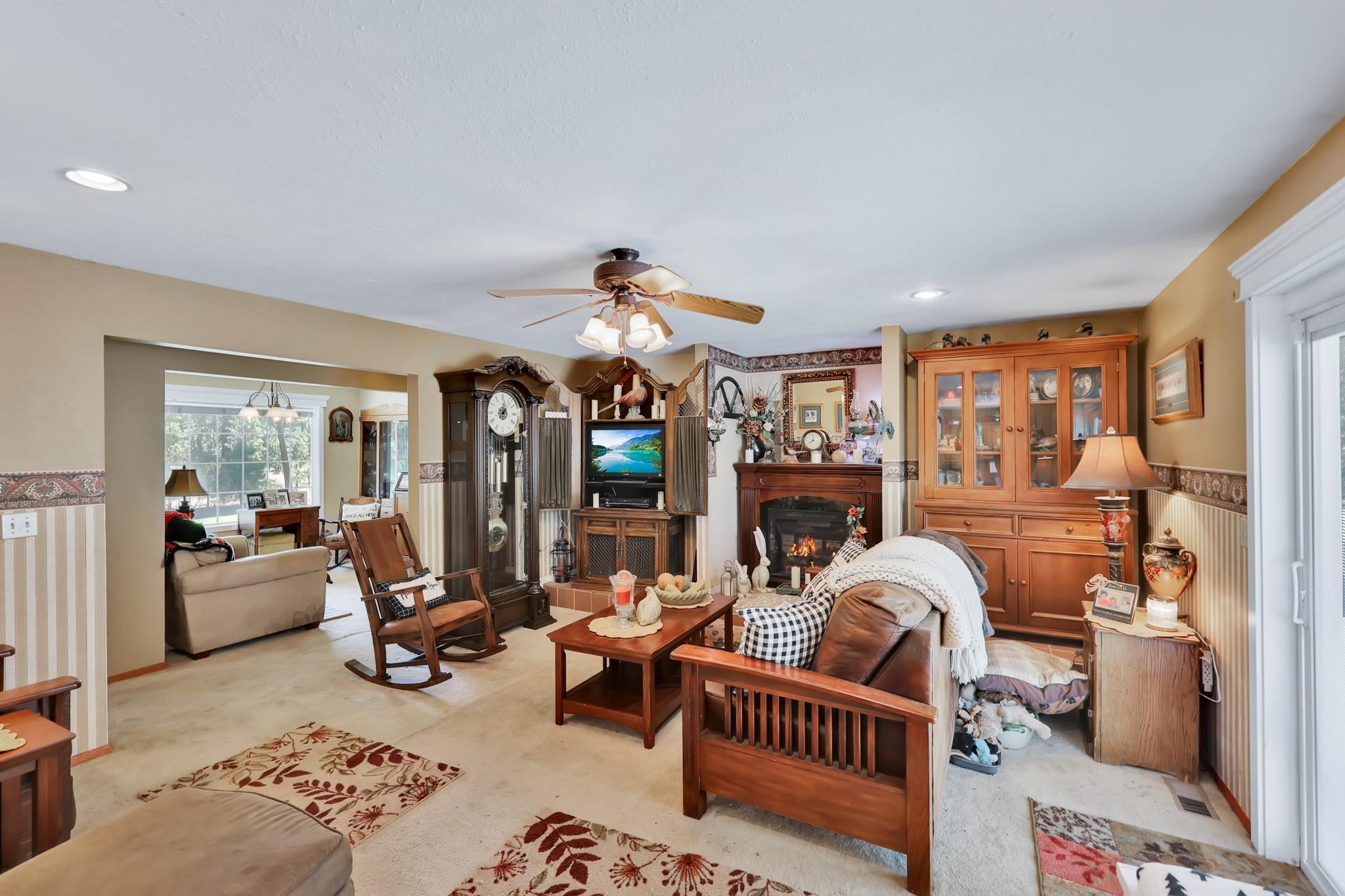 Medical Lake, Washington, 99022, United States, 5 Bedrooms Bedrooms, ,3 BathroomsBathrooms,Residential,For Sale,1901495