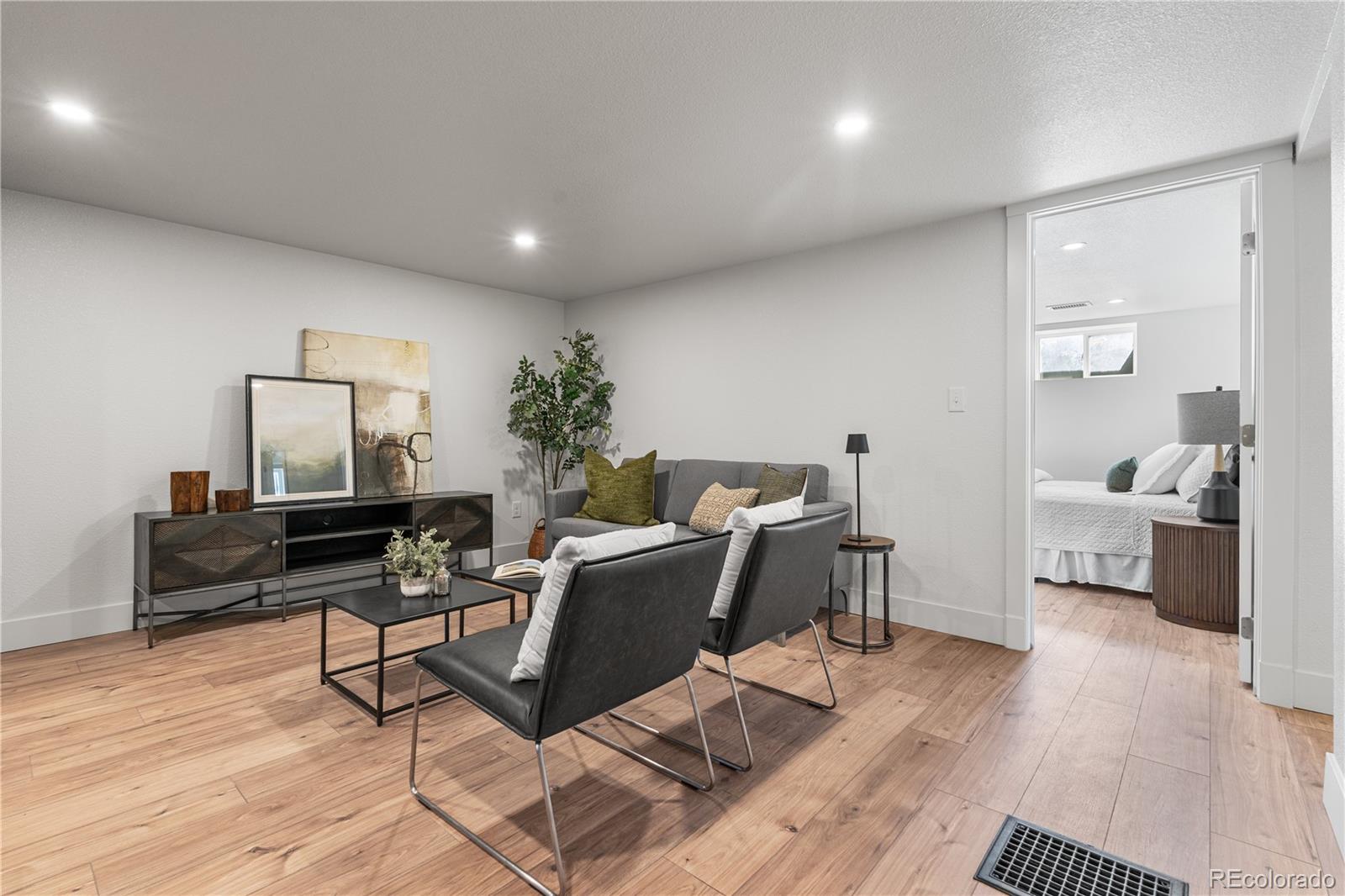 Englewood, Colorado, 80110, United States, 4 Bedrooms Bedrooms, ,2 BathroomsBathrooms,Residential,For Sale,1993019