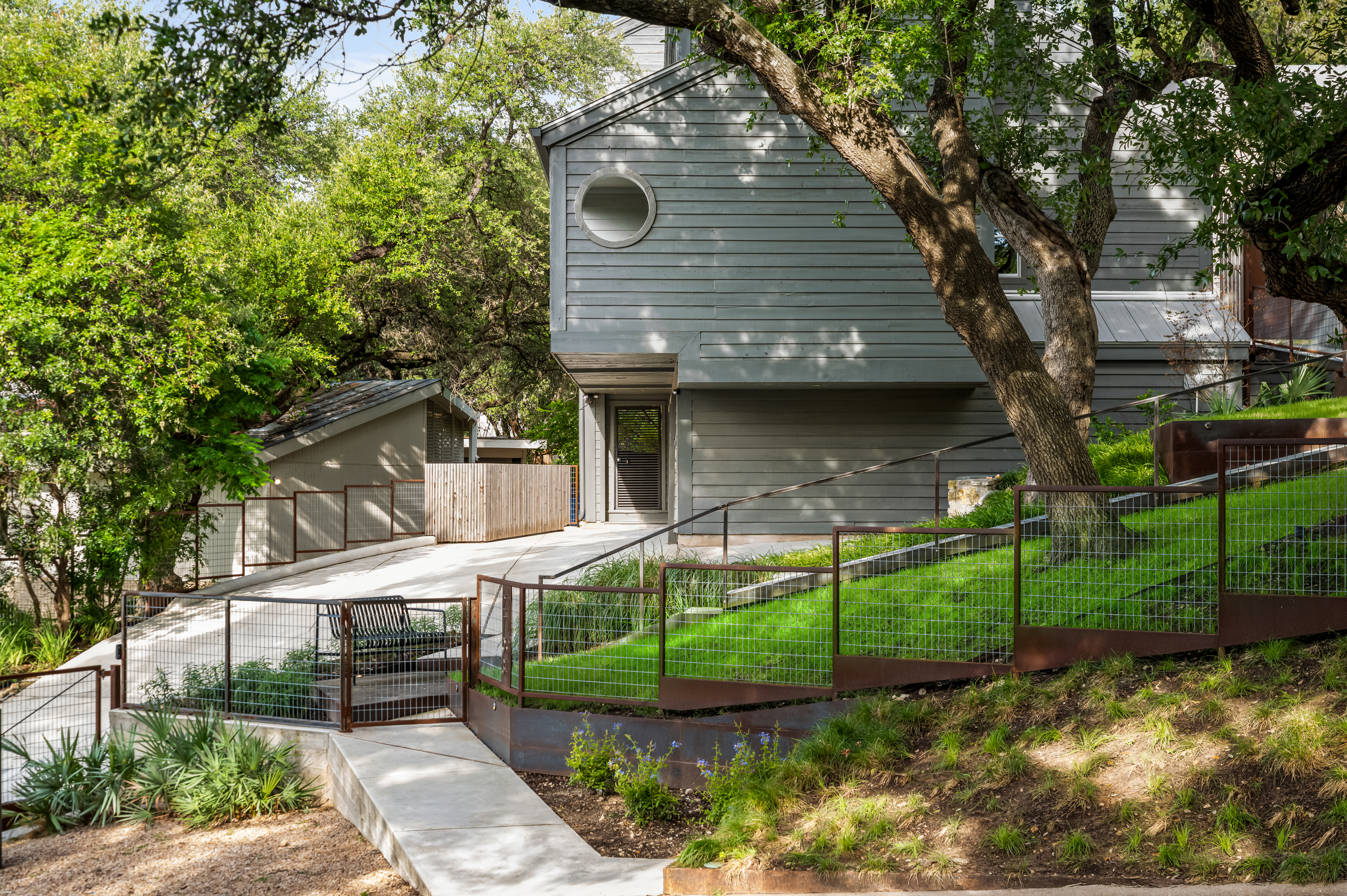  Tarrytown Home with Personality, Privacy, and a Pool - 物件實景