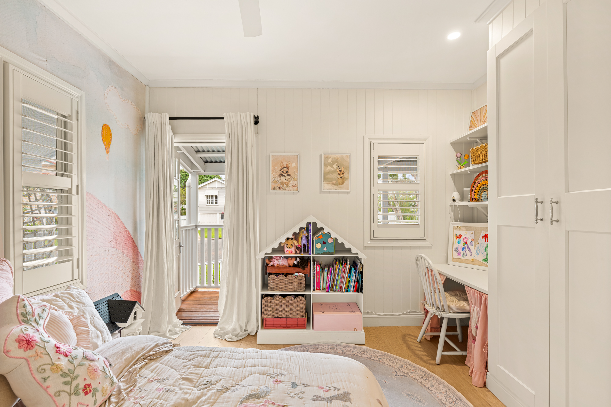  Beautifully Restored Character Home Rich with Privacy, Heart and Soul - 物件實景
