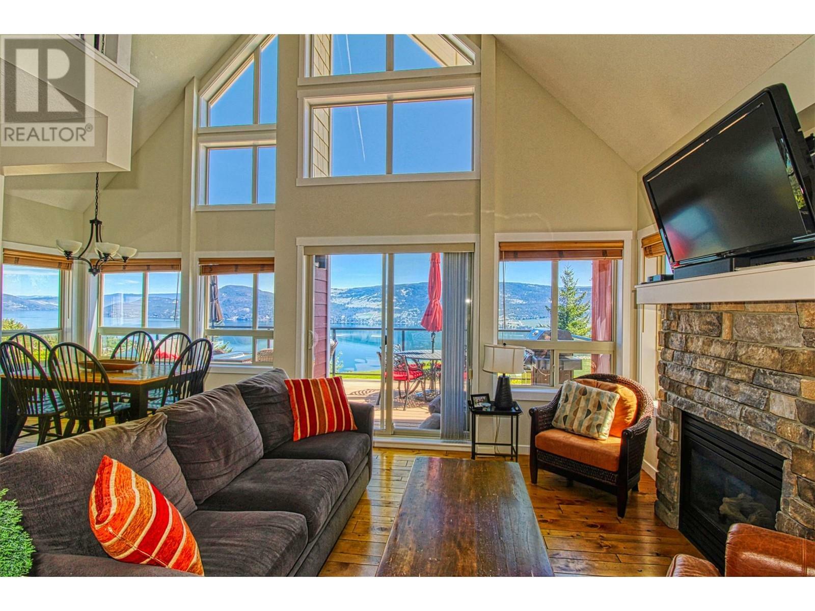 KELOWNA, British Columbia, V1Z 3R8, CA, 3 Bedrooms Bedrooms, ,3 BathroomsBathrooms,Residential,For Sale,1839050