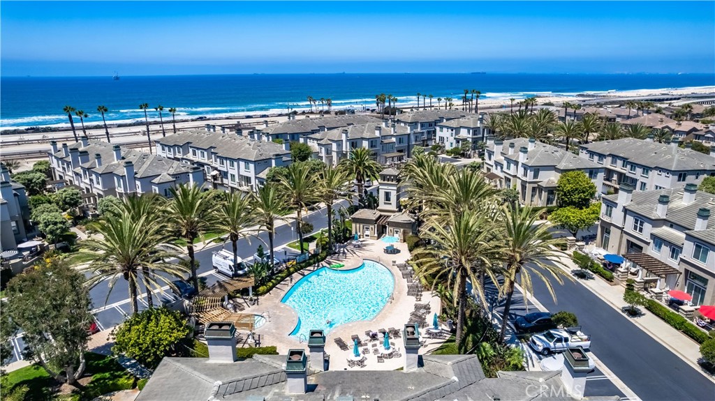 Huntington Beach, California, 92648, United States, 2 Bedrooms Bedrooms, ,3 BathroomsBathrooms,Residential,For Sale,1992033